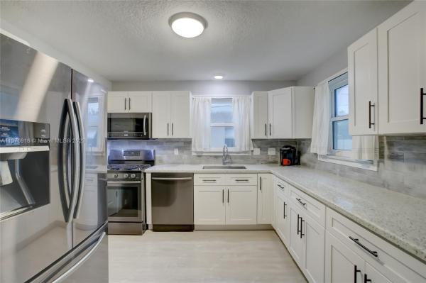 Hollywood Homesites, 1509 Shenandoah St, Hollywood, Florida 33020, image 1