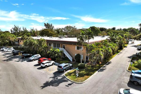 Manor Grove Village, 1940 NE 2nd Ave #111J, Wilton Manors, Florida 33305, image 2