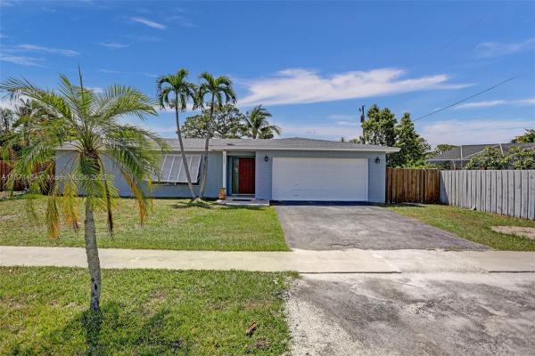 Palm Beach National Golf & Country Club Estates, 3357 Pinehurst Dr, Lake Worth Beach, Florida 33467, image 1