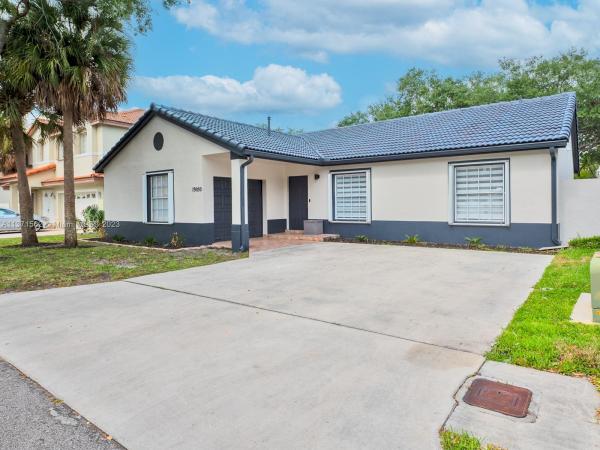 Lakes On The Green Gwendolyn, 19050 NW 89th Ct, Hialeah, Florida 33018, image 1