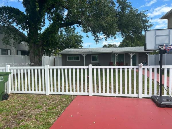 Glendale Lawns, 642 SW 2nd St, Hallandale Beach, Florida 33009, image 1