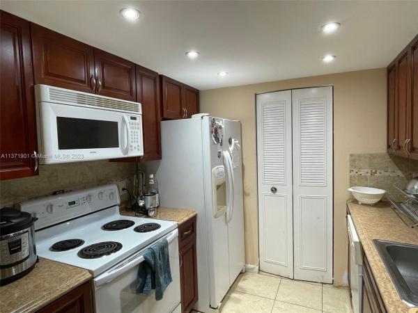 Palm Village Club, 500 NE 2nd St #410, Dania Beach, Florida 33004, image 1