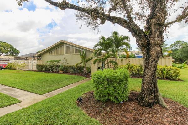 Westwood Gardens, 5748 Golden Eagle Cir, Palm Beach Gardens, Florida 33418, image 2