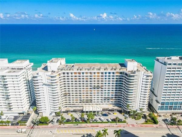 Oceanside Plaza, 5555 Collins Ave #3, Miami Beach, Florida 33140, image 1