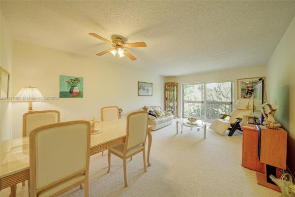Village Of Kings Creek, 8103 Camino Real #C-410, Glenvar Heights, Florida 33143, image 2
