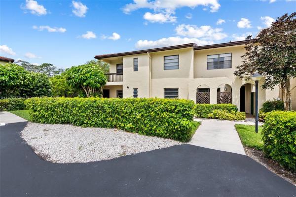 Fairways Of Boca Lago, 21209 Lago Cir #B, Boca Raton, Florida 33433, image 1
