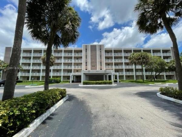 Sherwood Square, 8735 Ramblewood Dr #412, Coral Springs, Florida 33071, image 1