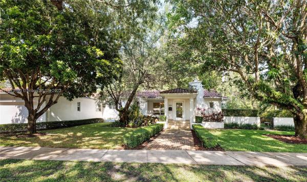Coral Gables Country Club, 3315 Durango St, Coral Gables, Florida 33134, image 2