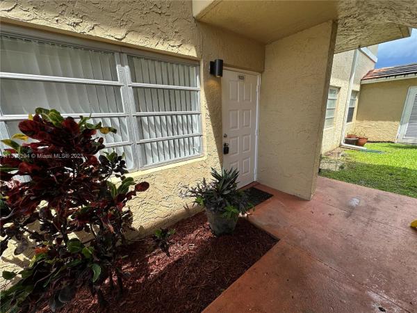 Lakewood Village Of Coral Springs, 1033 Twin Lakes Dr #27-D, Coral Springs, Florida 33071, image 1