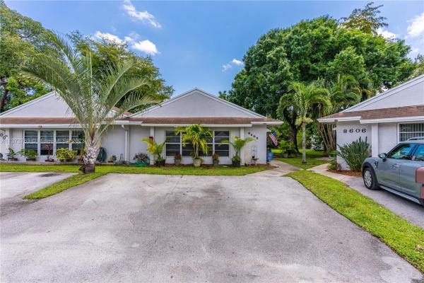 Alpine Woods Estates, 8602 Bridle Path Ct #220, Davie, Florida 33328, image 1