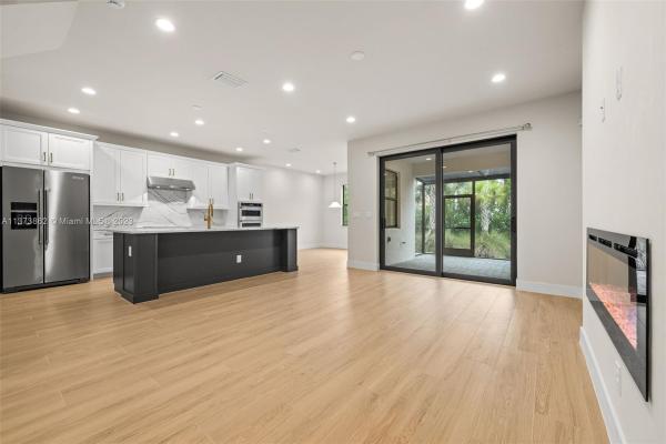 Hamilton Place, 13053 Pembroke Dr, Naples, Florida 34105, image 1
