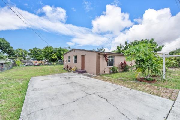 Acrehome Park, 1324 W 35th St, Riviera Beach, Florida 33404, image 2