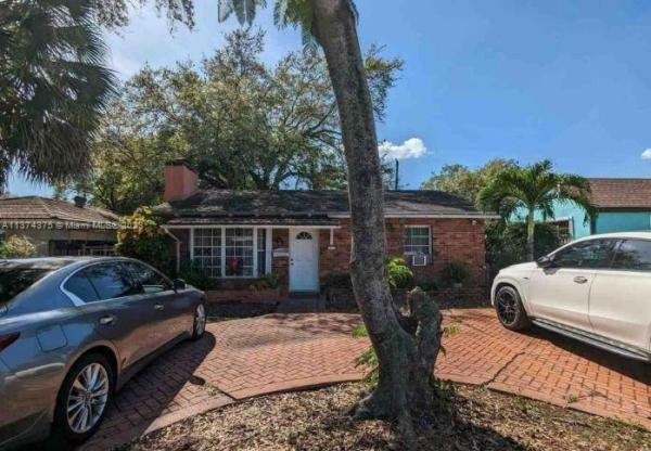 212 NW 103rd St, Unincorporated Dade County, Florida 33150, image 1