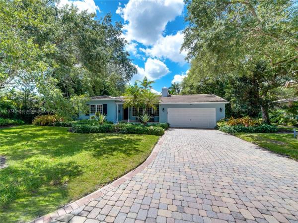 Coral Gables Country Club, 1410 Cantoria Ave, Coral Gables, Florida 33146, image 2
