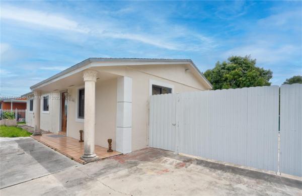 Carol City Gardens, 4220 NW 196th St, Miami Gardens, Florida 33055, image 2