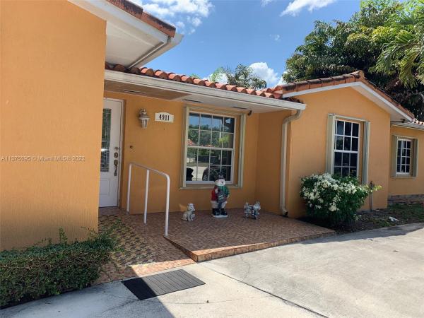 Royale Green, 4911 SW 132nd Ave, Kendale Lakes, Florida 33175, image 2