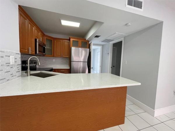 Hialeah Club Villas, 2166 W 60th St #15207, Hialeah, Florida 33016, image 1