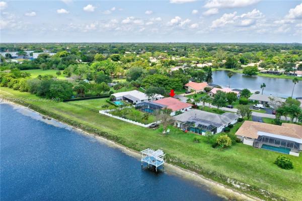 Oakwood, 10204 SW 1st Ct, Coral Springs, Florida 33071, image 2