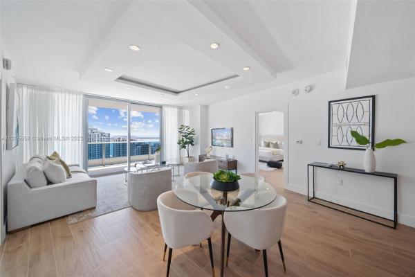 Epic Hotel & Residences, 200 Biscayne Boulevard Way #4303, Miami, Florida 33131, image 2