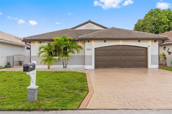 Waterford Patio Homes, 5900 Leeds Ln, Davie, Florida 33331, image 1