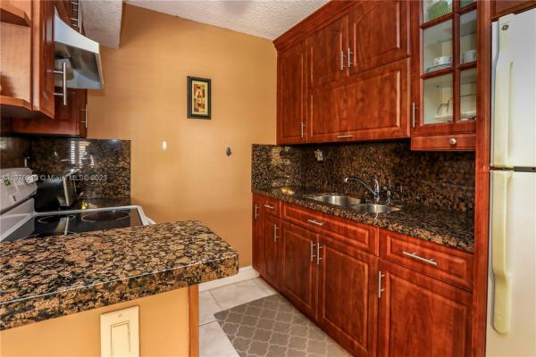 Warrenton House, 2145 Pierce St #211, Hollywood, Florida 33020, image 1