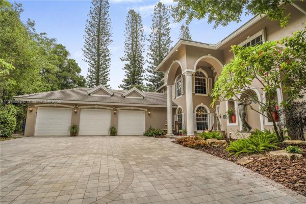 Golf Tam Village, 2850 Oak Tree Ct, Oakland Park, Florida 33309, image 1