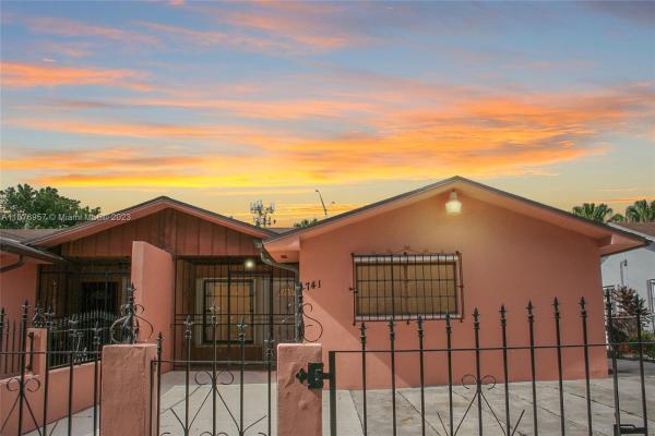 Royal Twins, 741 W 81st St, Hialeah, Florida 33014, image 1