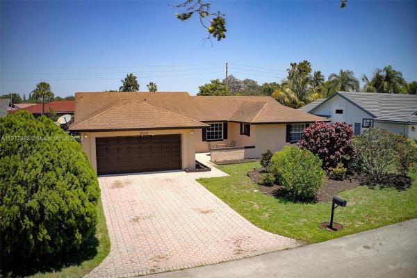 The Oaks At Woodmont, 8305 NW 80th Pl, Tamarac, Florida 33321, image 1