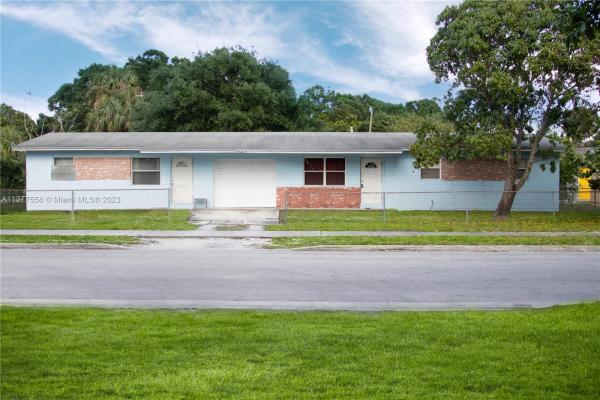 Alamanda Vista, 426 N 20th St, Fort Pierce, Florida 34950, image 1