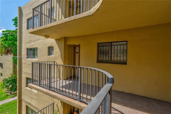 Fox Chase, 8625 NW 8th St #313, Fountainebleau, Florida 33126, image 1