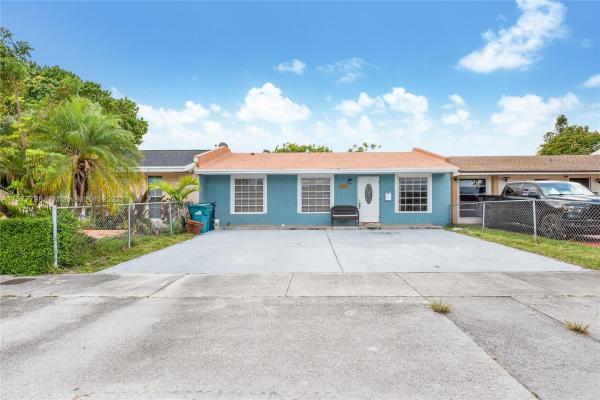 Royale Green, 5416 SW 131st Ct, Kendale Lakes, Florida 33175, image 2