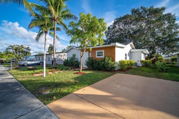 Delray Manor, 722 SW 9th St, Delray Beach, Florida 33444, image 1