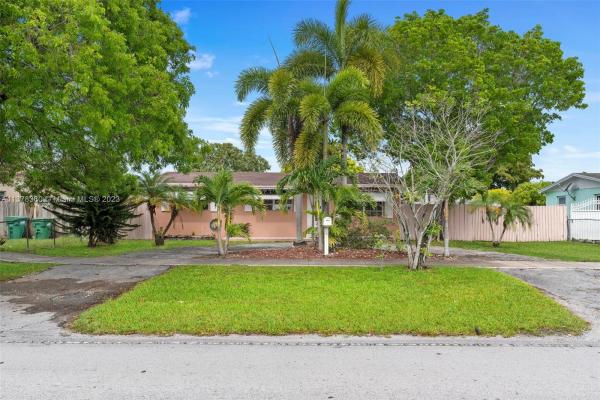 Lee Bell Homes, 28530 SW 147th Ave, Leisure City, Florida 33033, image 1