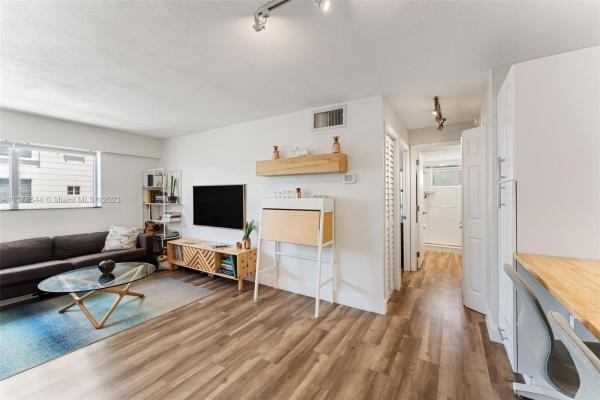 Twin Towers, 1614 West Ave #506, Miami Beach, Florida 33139, image 1