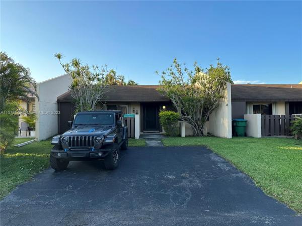 Devon Aire Villas, 12415 SW 110th S Canal St Rd #12415, The Crossings, Florida 33186, image 2