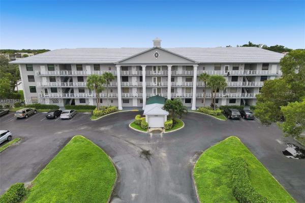 Whitehall Of Pine Island Ridge, 1532 Whitehall Dr #102, Davie, Florida 33324, image 2
