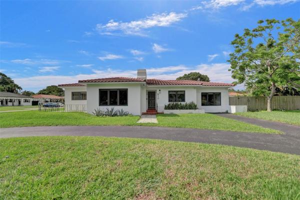 Berna Gilda, 910 NE 113, Biscayne Park, Florida 33161, image 1