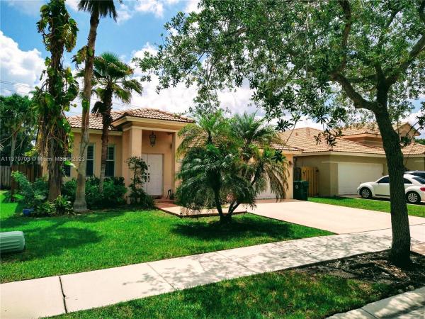 Royal Palm, 406 E Royal Cove Cir, Davie, Florida 33325, image 1
