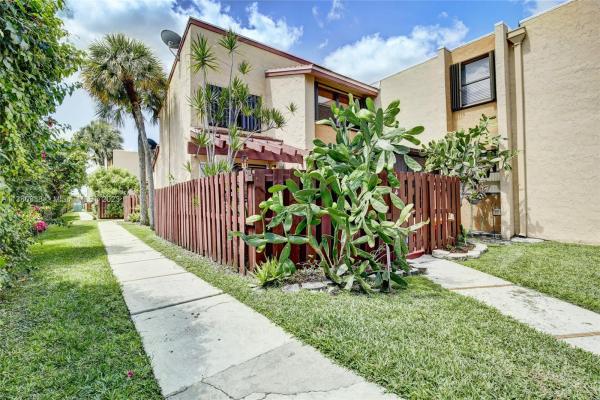 Indian Summer Village, 231 W Park Dr #104-4, Fountainebleau, Florida 33172, image 1