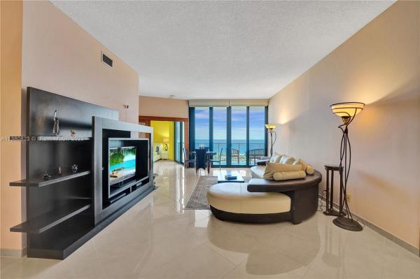Hamptons West, 20281 E Country Club Dr #PH10, Aventura, Florida 33180, image 1
