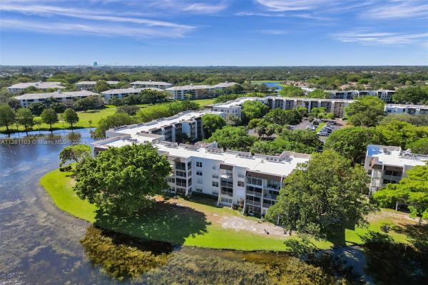 Lagoon Place, 9235 Lagoon Pl #208, Davie, Florida 33324, image 1