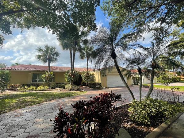 Lake Glenn Ellen, 8451 Dundee Ter, Miami Lakes, Florida 33016, image 1