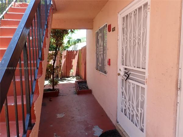 Hialeah Club Villas, 2158 W 60th St #13101, Hialeah, Florida 33016, image 1