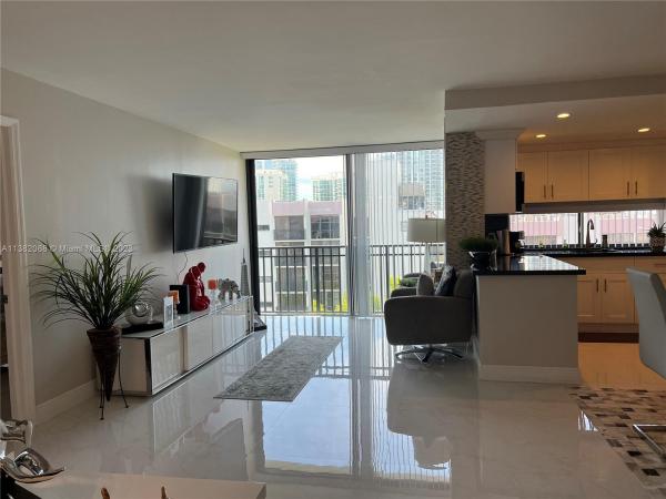 Plaza Of The Americas, 17021 N Bay Rd #1024, Sunny Isles Beach, Florida 33160, image 2