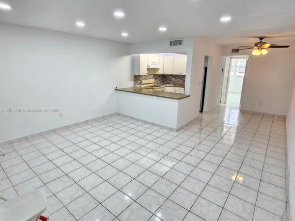North Bay White House, 1780 79th St Cswy #C312, North Bay Village, Florida 33141, image 1