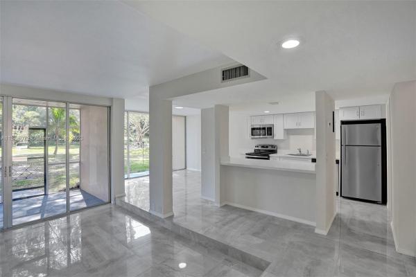 Live Oak Of Pine Island Ridge, 9410 Live Oak Pl #111, Davie, Florida 33324, image 1
