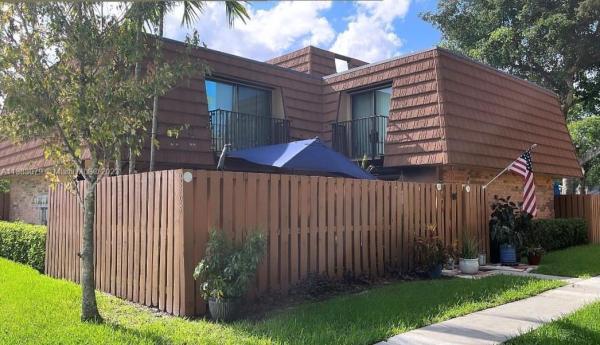 Camelot Gardens, 2595 Lakeview Ct, Cooper City, Florida 33026, image 1