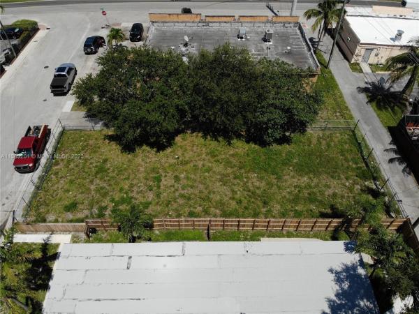 Liberia, 2210 Raleigh St, Hollywood, Florida 33020, image 2