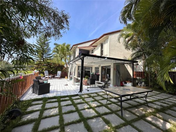 Wind Lake Village, 493 NW 98th Ct #493, Fountainebleau, Florida 33172, image 1