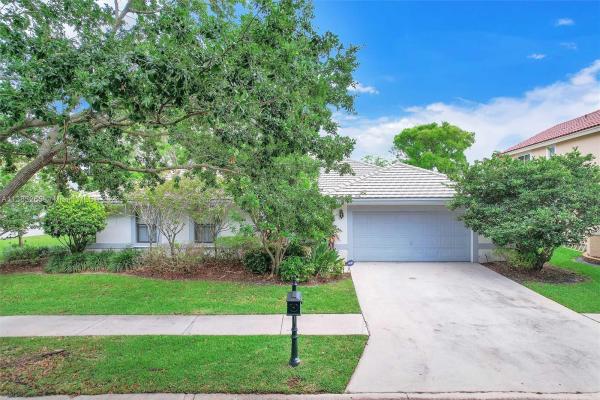 Executive 1 At Country Isles, 1790 Lakeshore Dr, Weston, Florida 33326, image 1